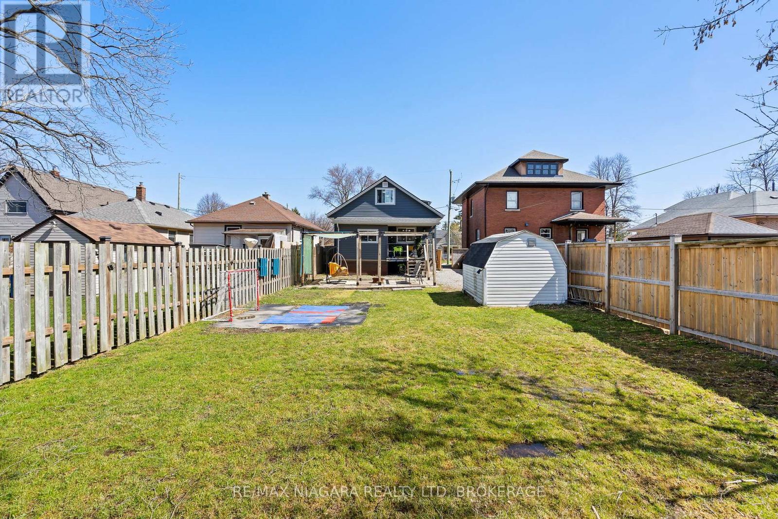 45 St. Peter Street, St. Catharines (Burleigh Hill), Ontario  L2T 1P1 - Photo 24 - X12178855