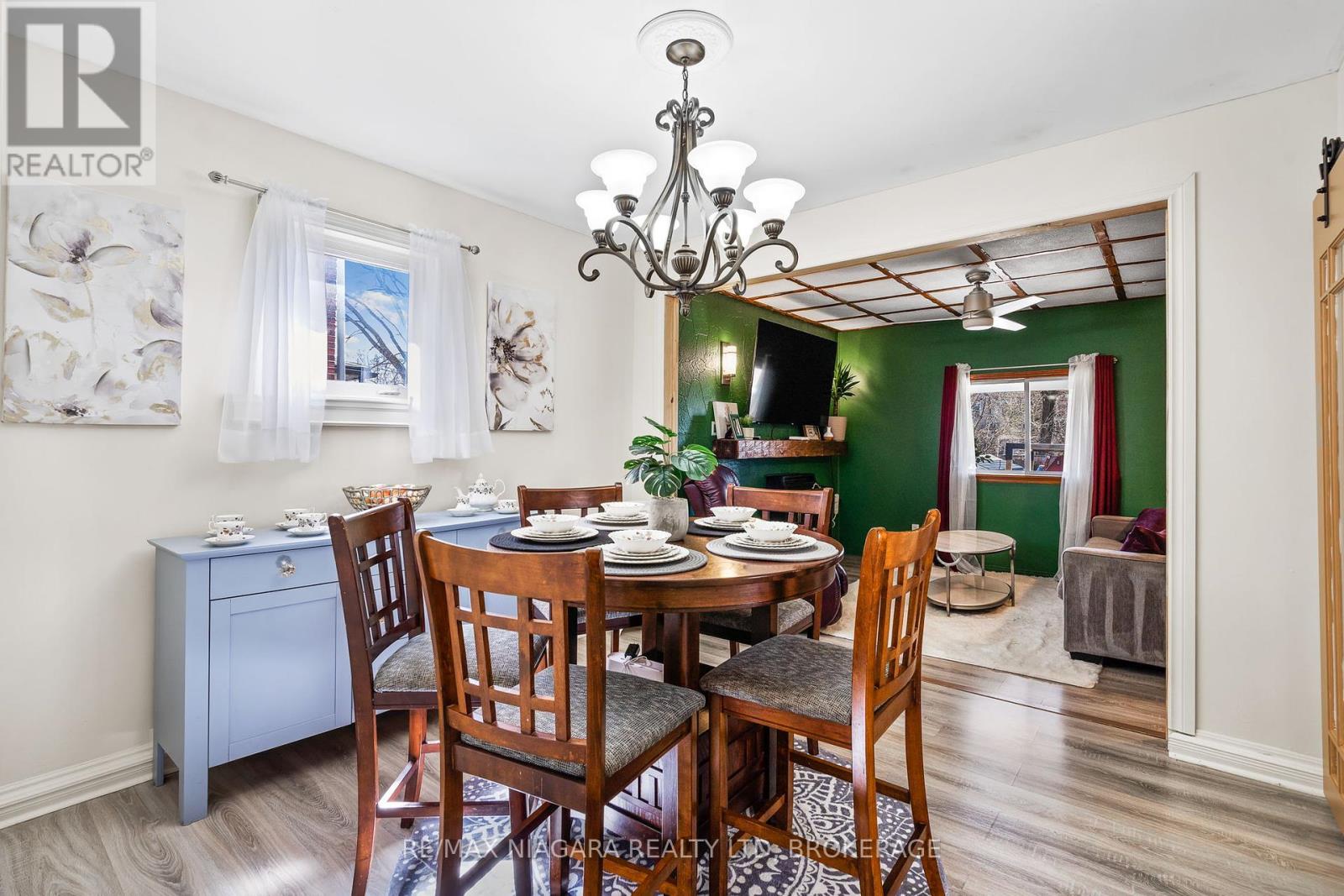 45 St. Peter Street, St. Catharines (Burleigh Hill), Ontario  L2T 1P1 - Photo 4 - X12178855