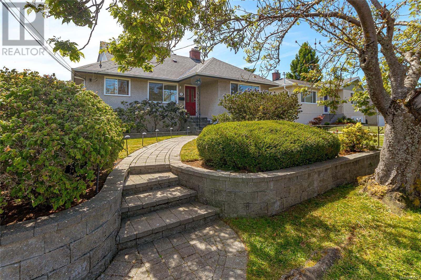 1475 Stroud Rd, Victoria, British Columbia  V8T 2K7 - Photo 2 - 992201