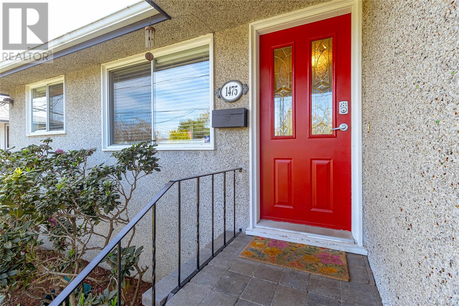 1475 Stroud Rd, Victoria, British Columbia  V8T 2K7 - Photo 4 - 992201