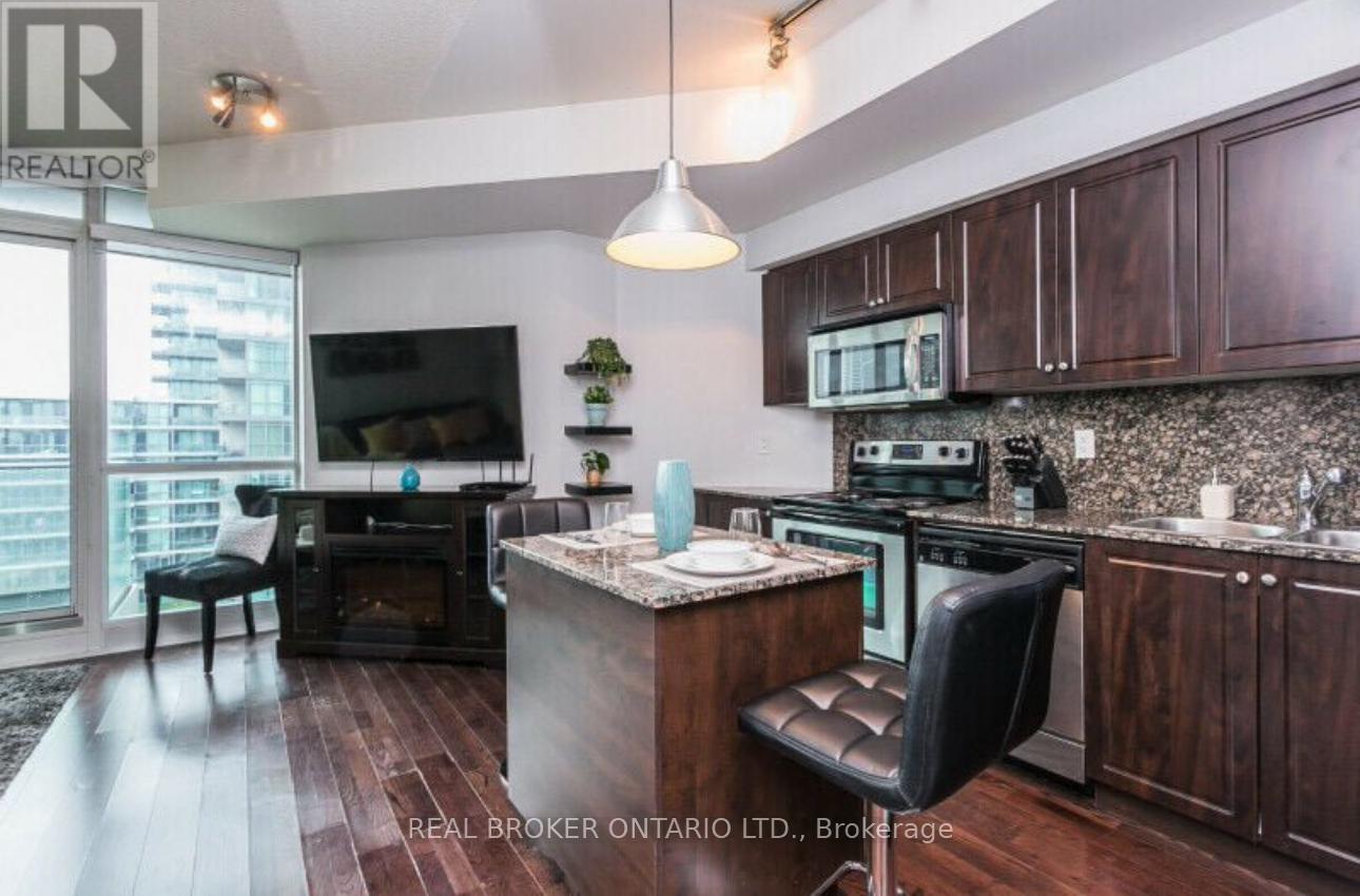 715 - 215 Fort York Boulevard, Toronto, Ontario  M5V 4A2 - Photo 2 - C12178821