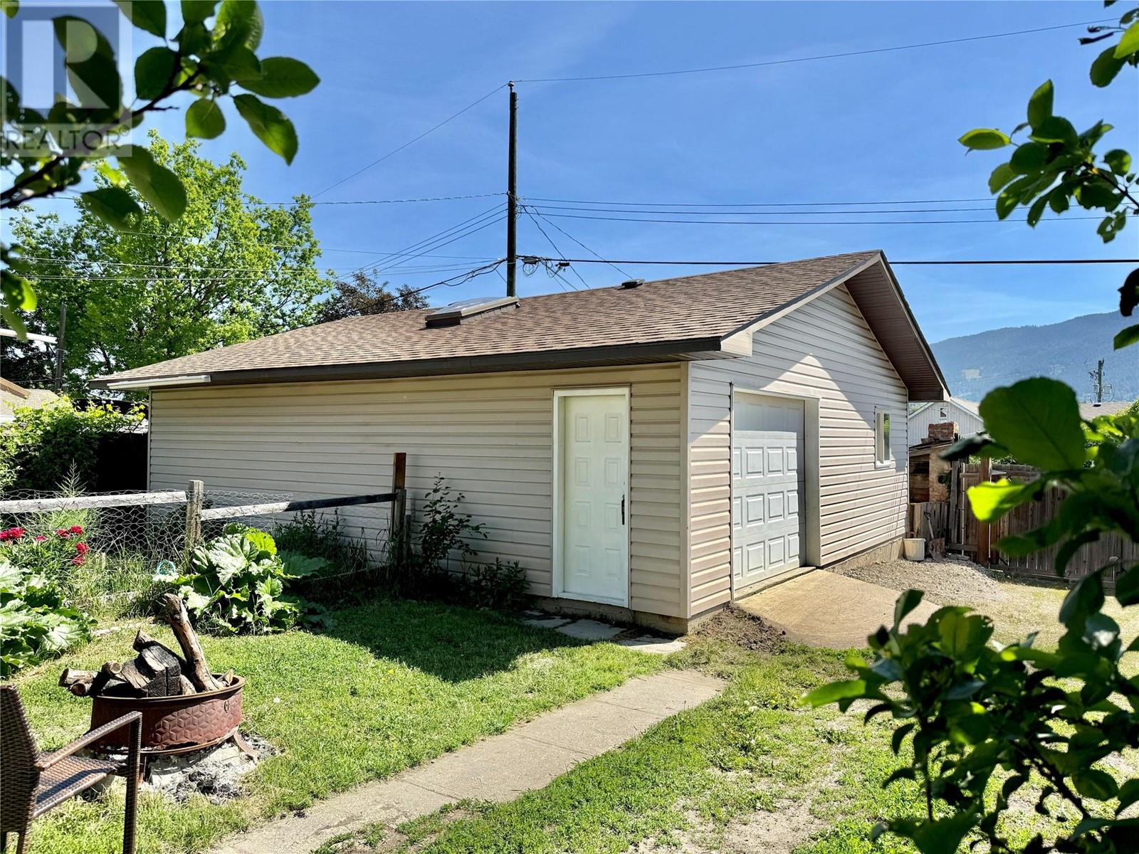 4205 34 Street, Vernon, British Columbia  V1T 5Y5 - Photo 5 - 10349586
