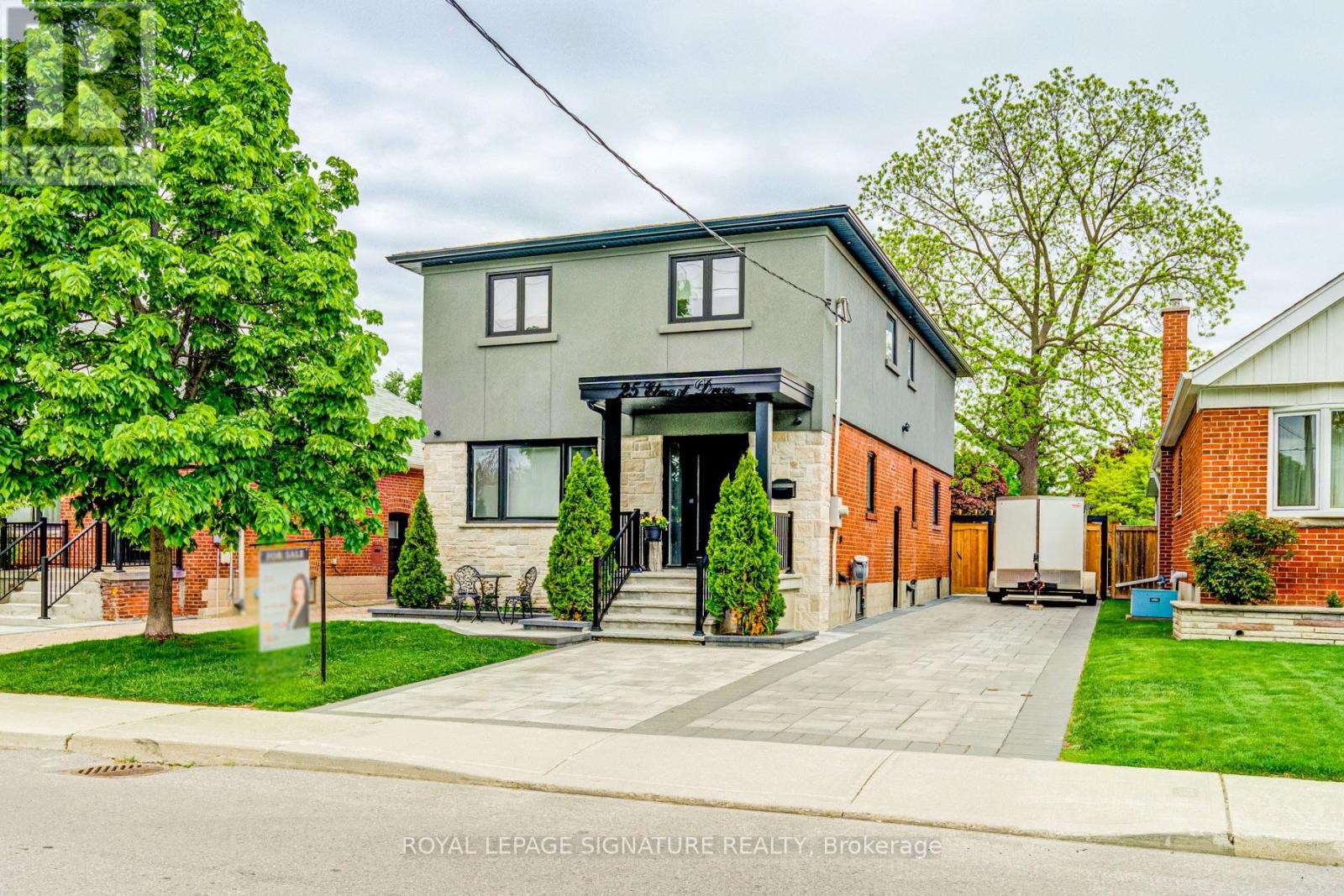 25 Elmont Drive, Toronto (O'connor-Parkview), Ontario  M4B 2M2 - Photo 1 - E12178721