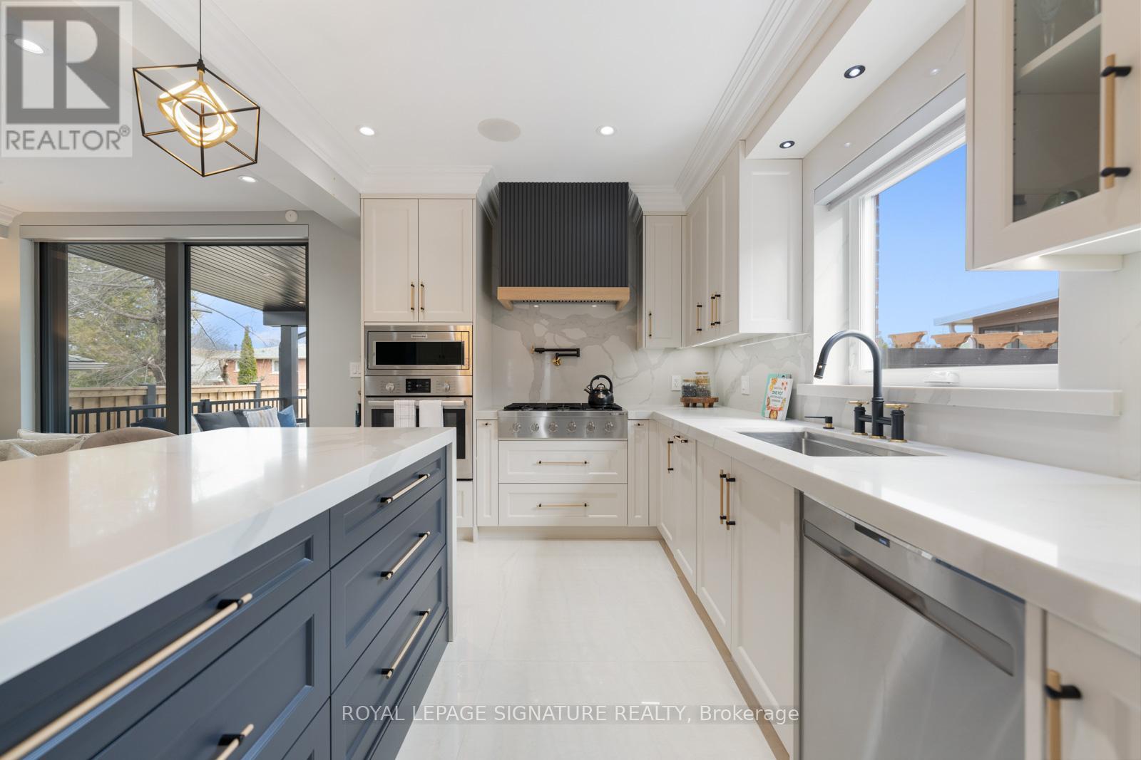 25 Elmont Drive, Toronto (O'connor-Parkview), Ontario  M4B 2M2 - Photo 11 - E12178721