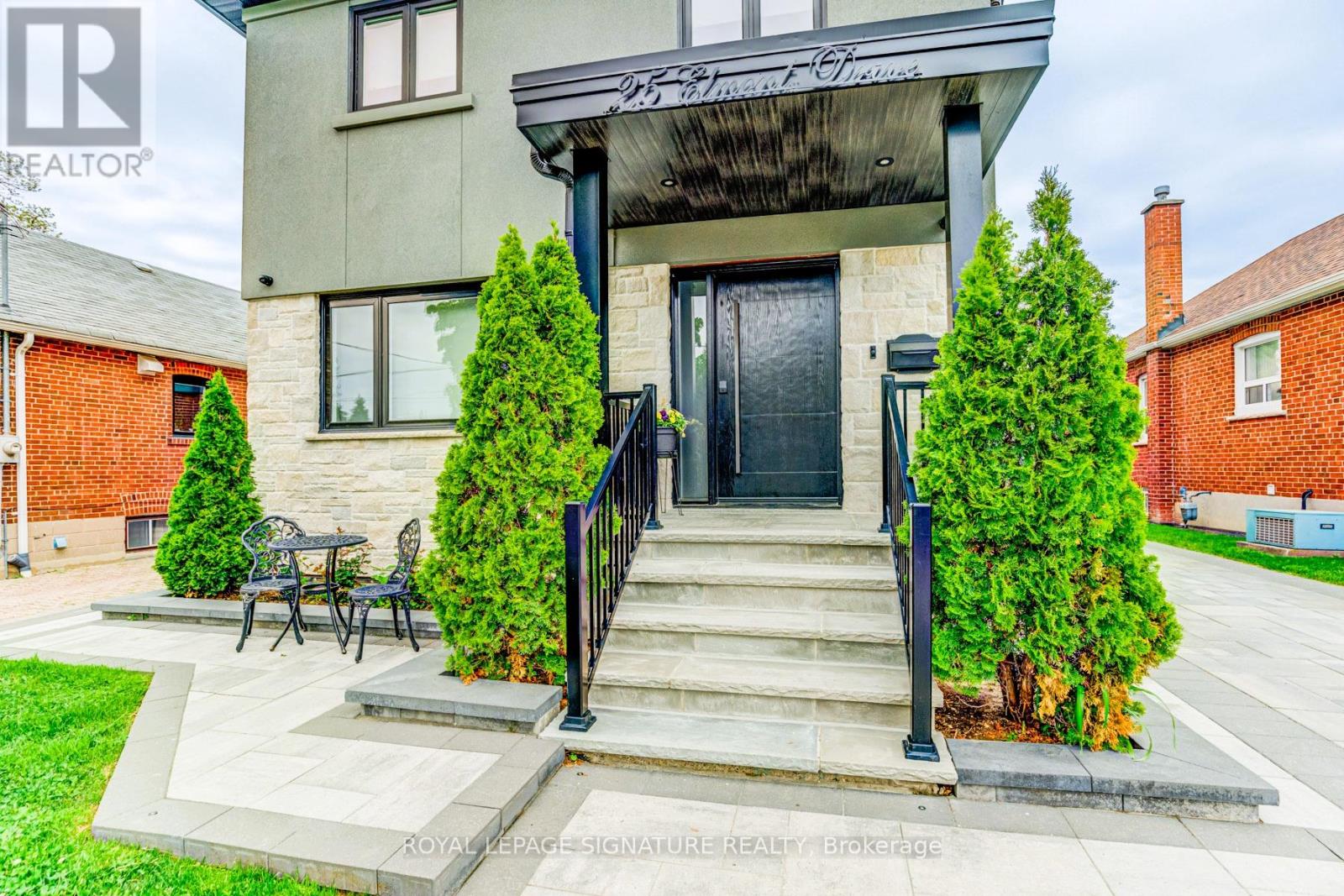 25 Elmont Drive, Toronto (O'connor-Parkview), Ontario  M4B 2M2 - Photo 3 - E12178721