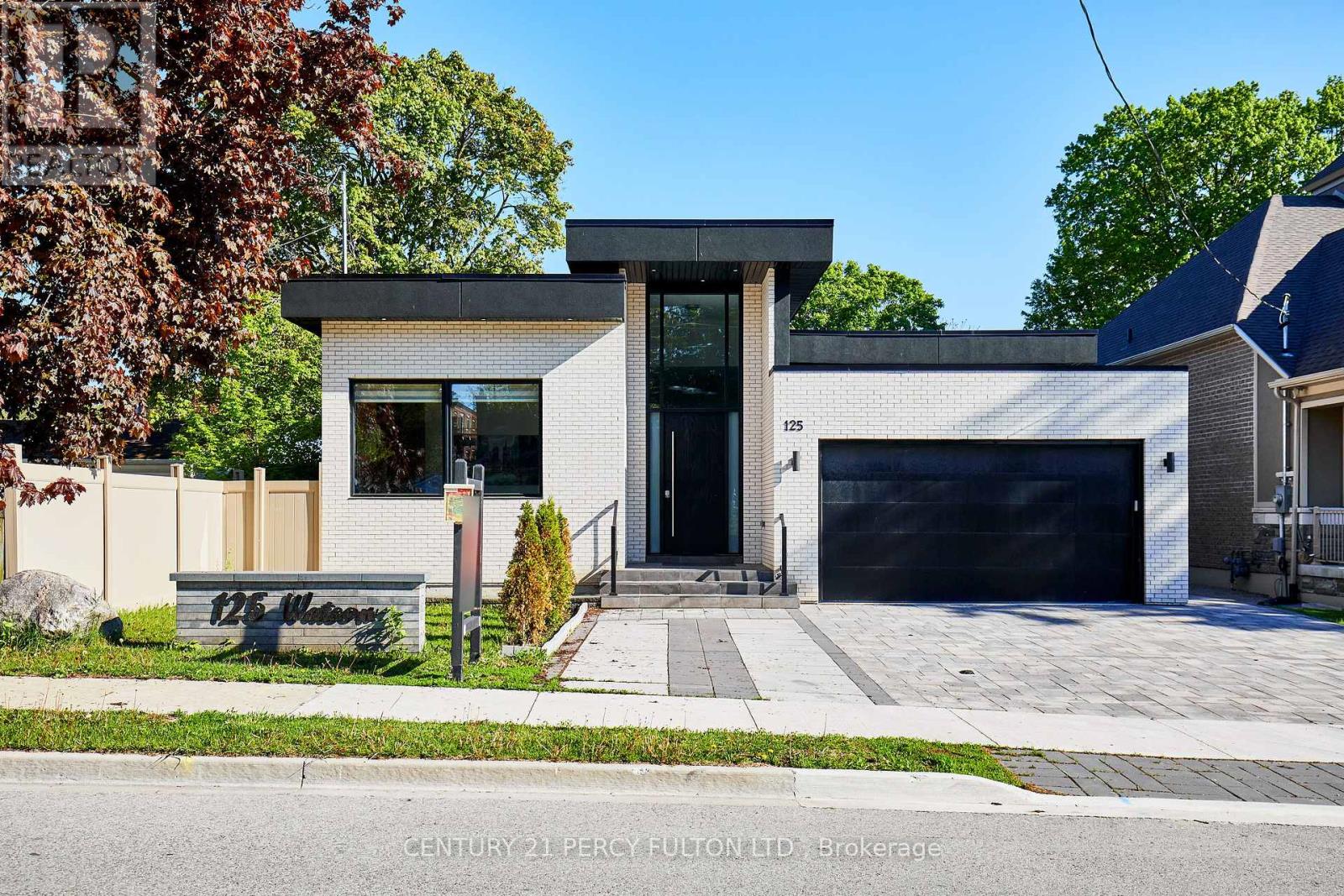 125 WATSON STREET E, Whitby, Ontario