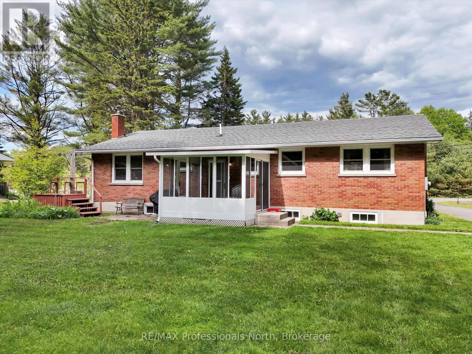 1166 Manitoba Street, Bracebridge (Monck (Bracebridge)), Ontario  P1L 0K8 - Photo 7 - X12178862