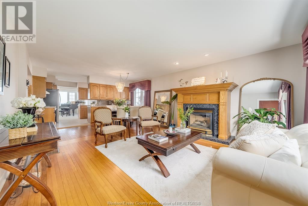 13902 Riverside Drive, Tecumseh, Ontario  N8W 1B6 - Photo 5 - 25013324