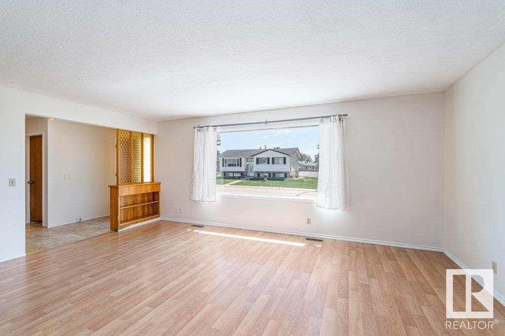 Property at 9508 147 AV NW image 5