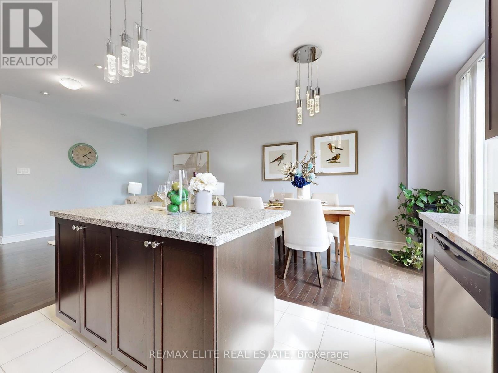 700 Wendy Culbert Crescent, Newmarket (Stonehaven-Wyndham), Ontario  L3X 0A4 - Photo 7 - N12178791