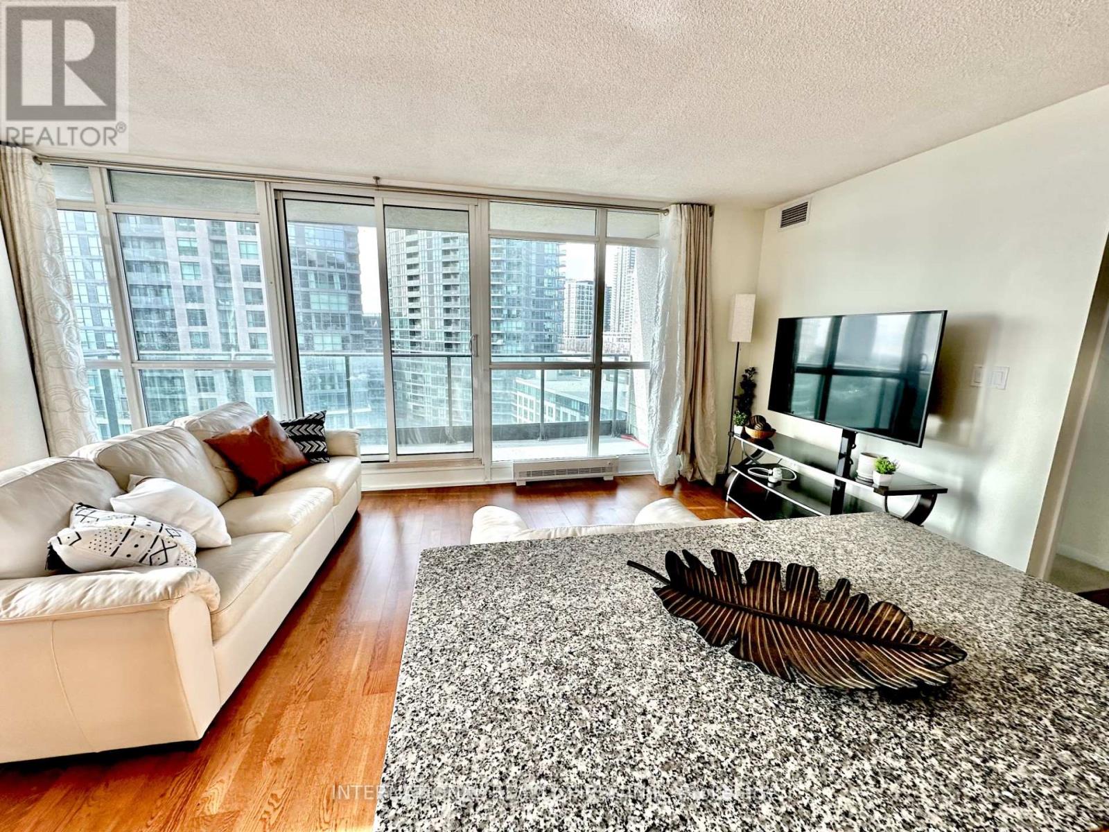 1273 - 209 Fort York Boulevard, Toronto, Ontario  M5V 4A1 - Photo 10 - C12178835