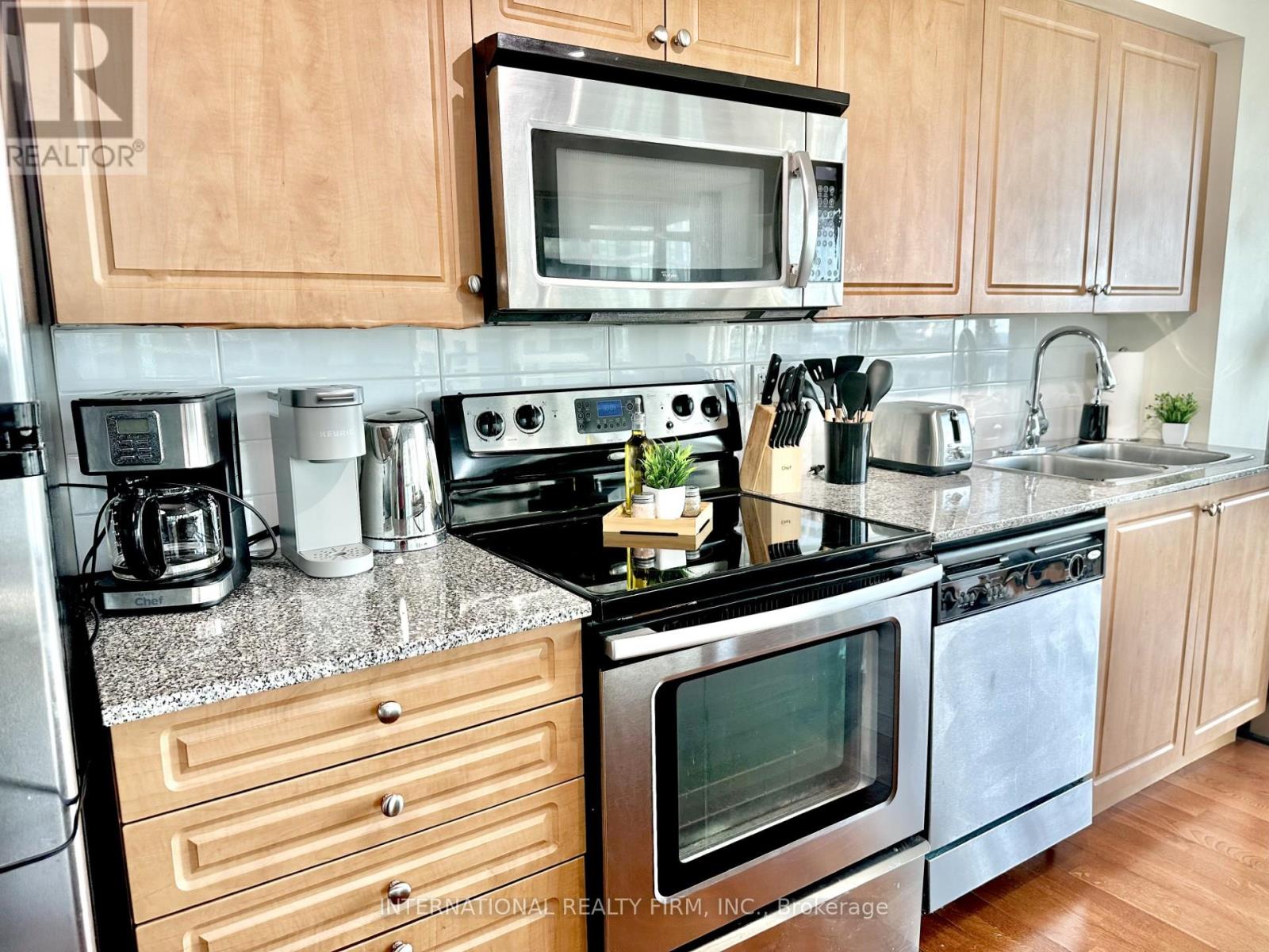 1273 - 209 Fort York Boulevard, Toronto, Ontario  M5V 4A1 - Photo 8 - C12178835