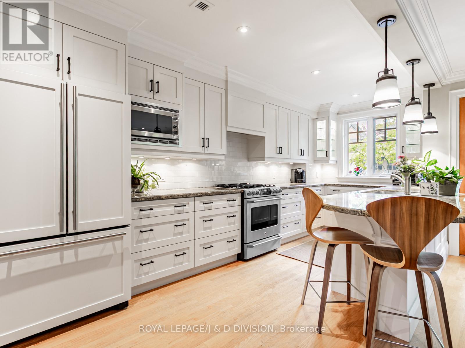 30 Macnaughton Road, Toronto, Ontario  M4G 3H4 - Photo 14 - C12178896