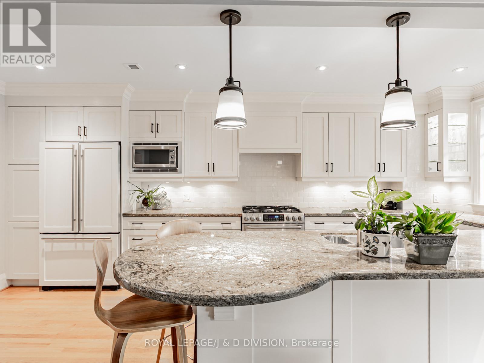30 Macnaughton Road, Toronto, Ontario  M4G 3H4 - Photo 16 - C12178896