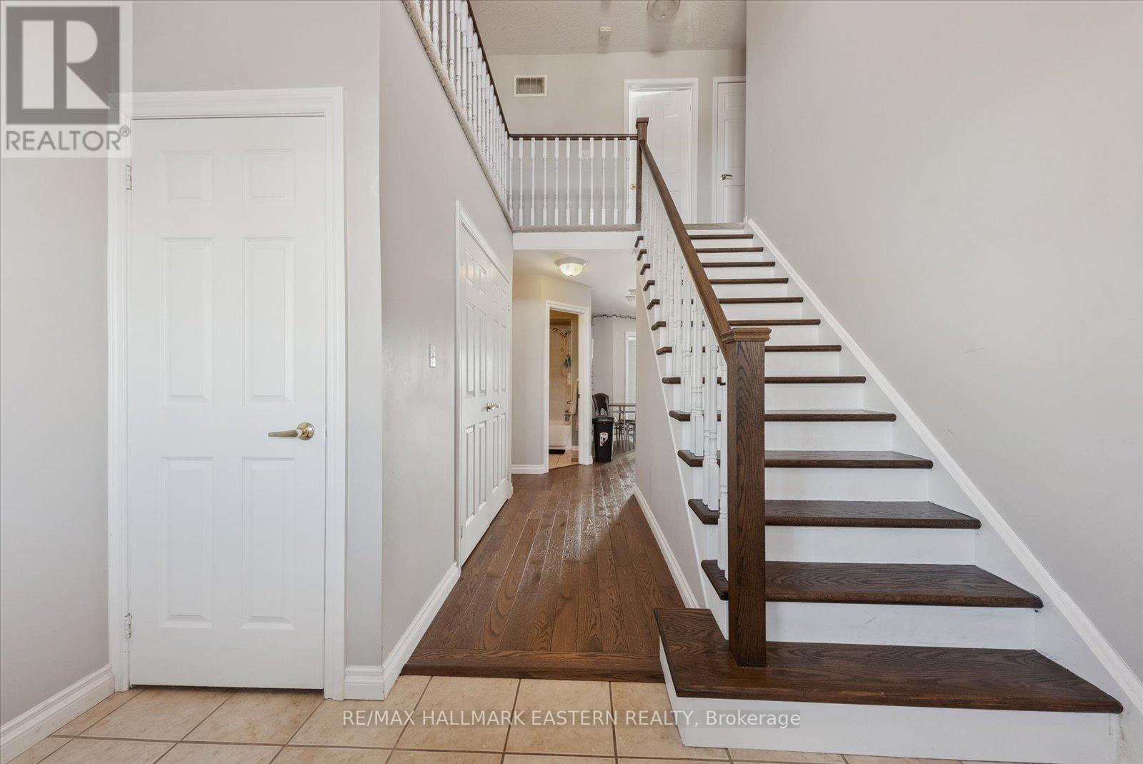 257 Tobin Court, Peterborough North, Ontario  K9H 7S7 - Photo 5 - X12040018