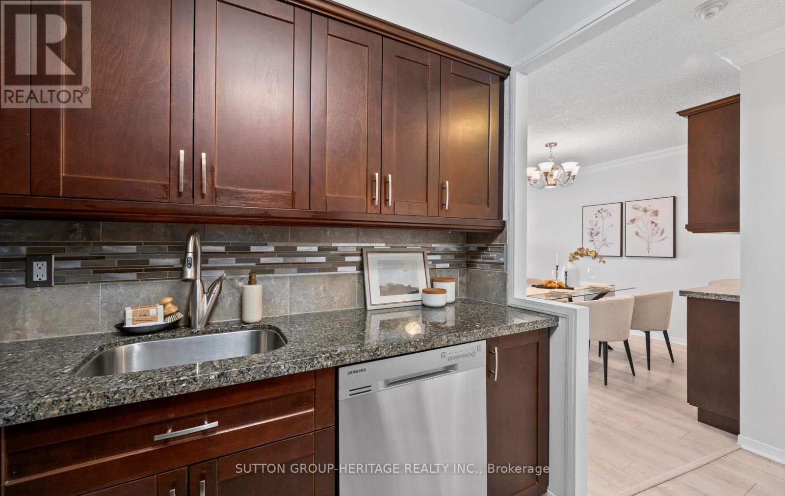 1015 - 1000 The Esplanade Avenue N, Pickering, Ontario  L1V 6V4 - Photo 7 - E12178857
