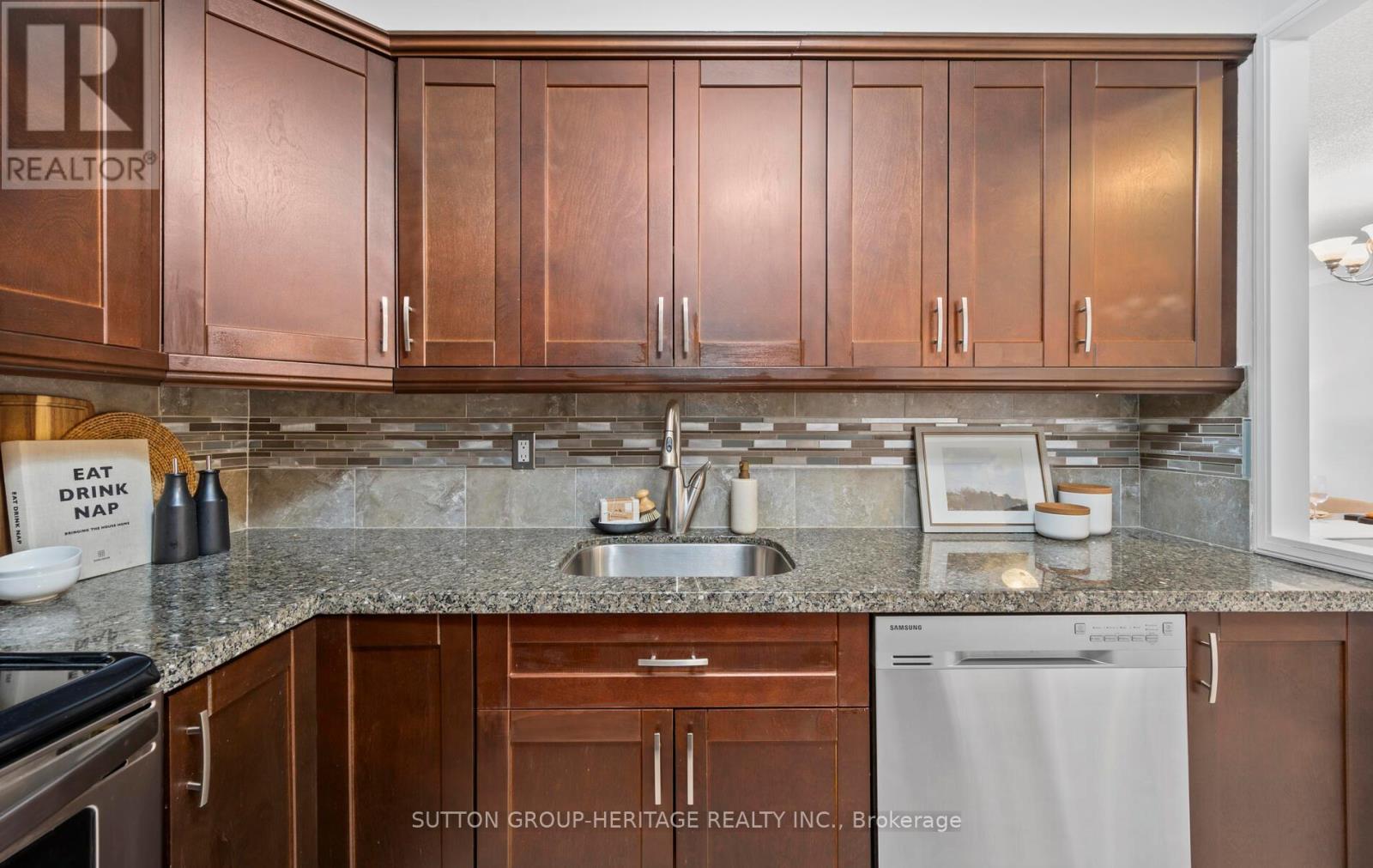 1015 - 1000 The Esplanade Avenue N, Pickering, Ontario  L1V 6V4 - Photo 8 - E12178857