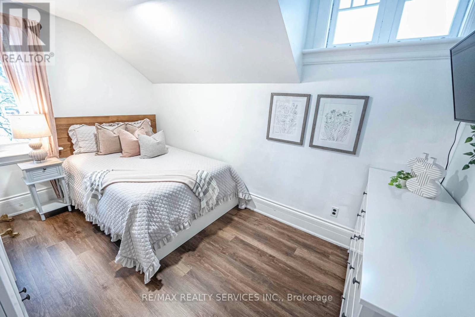 112 Court Street N, Milton (Om Old Milton), Ontario  L9T 2S3 - Photo 23 - W12178672