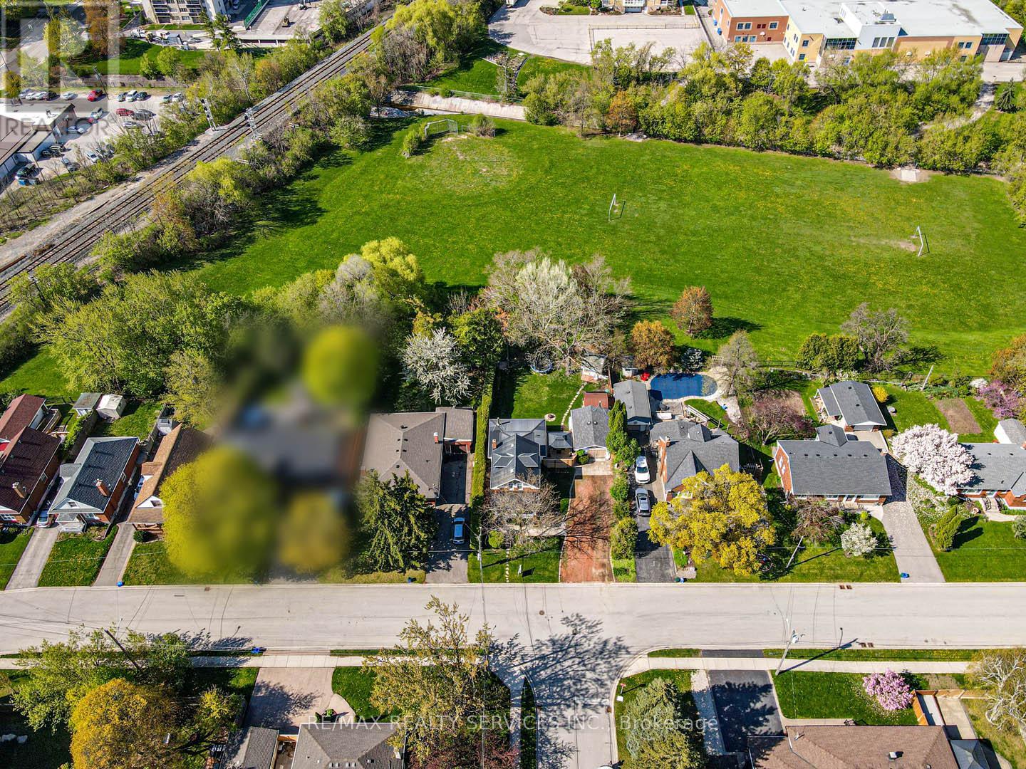 112 Court Street N, Milton (Om Old Milton), Ontario  L9T 2S3 - Photo 6 - W12178672