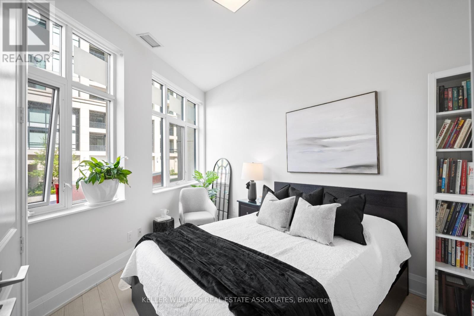 103 - 2 Old Mill Drive, Toronto (High Park-Swansea), Ontario  M6S 0A1 - Photo 14 - W12178725