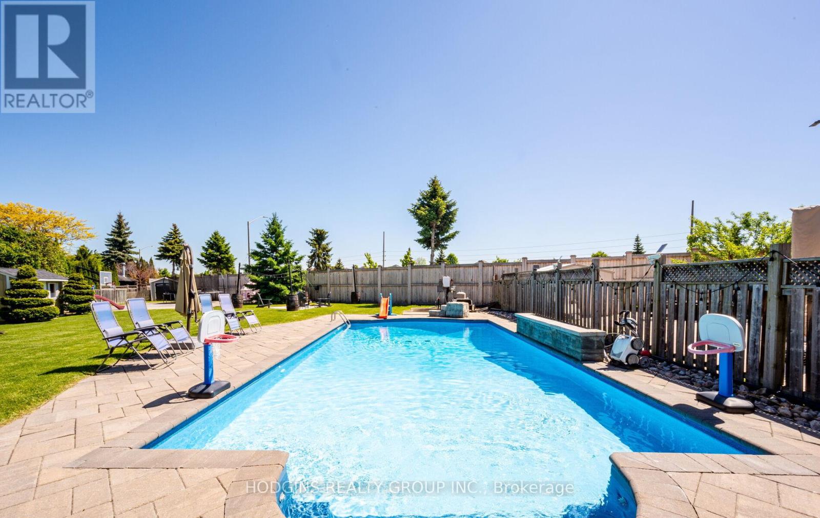 1376 Avon Drive, Mississauga, Ontario  L5N 7Z3 - Photo 3 - W12178759