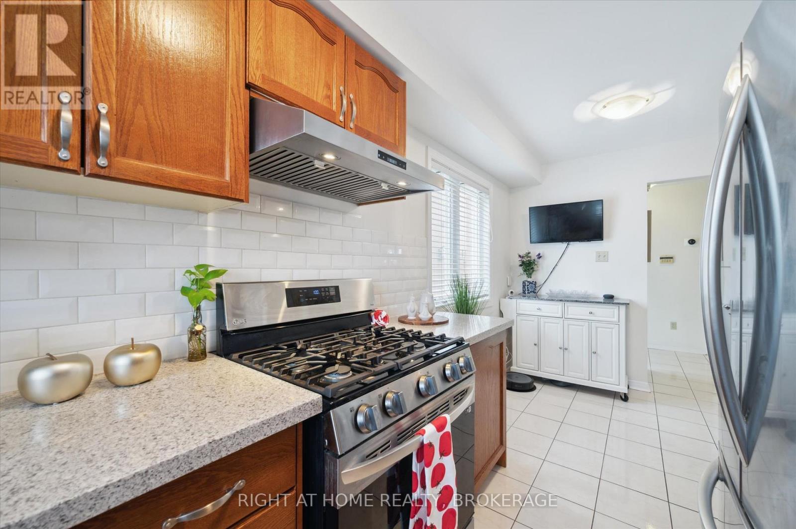 2254 Dale Ridge Drive, Oakville (Wt West Oak Trails), Ontario  L6M 3L5 - Photo 21 - W12178771