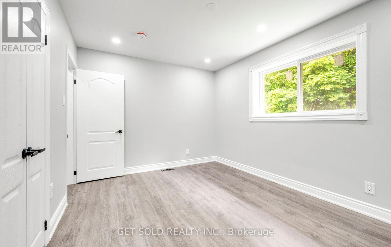 31 Bulbourne Road, Toronto, Ontario  M9V 3N5 - Photo 21 - W12178772
