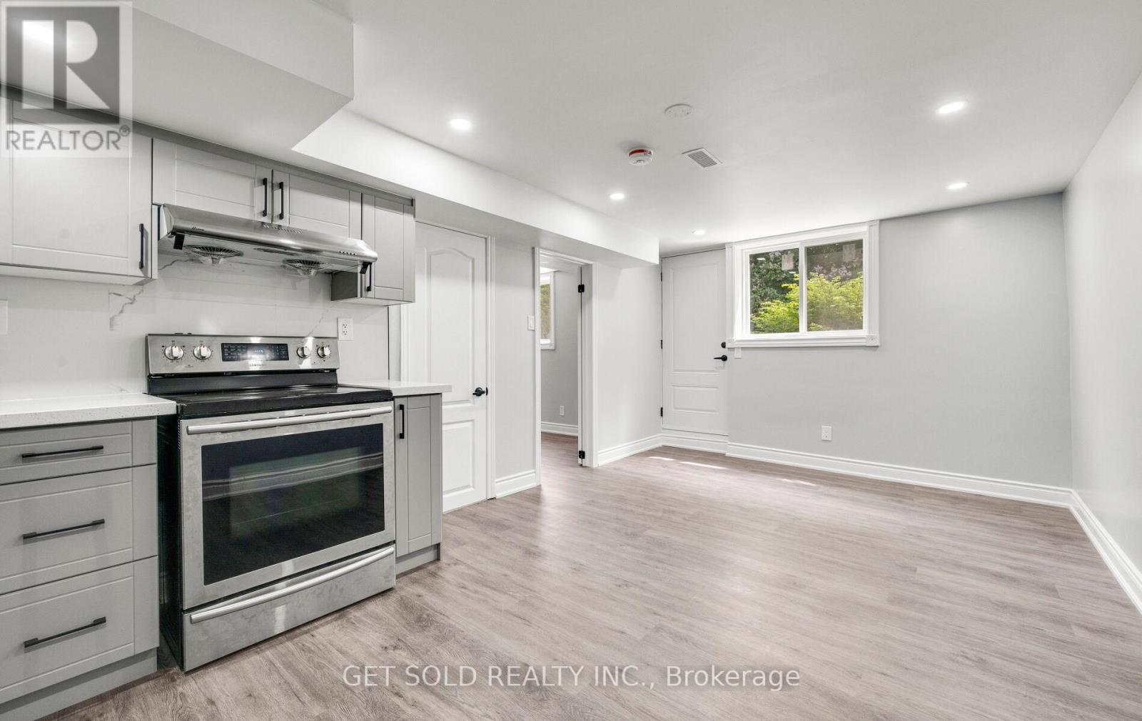 31 Bulbourne Road, Toronto (Mount Olive-Silverstone-Jamestown), Ontario  M9V 3N5 - Photo 39 - W12178772