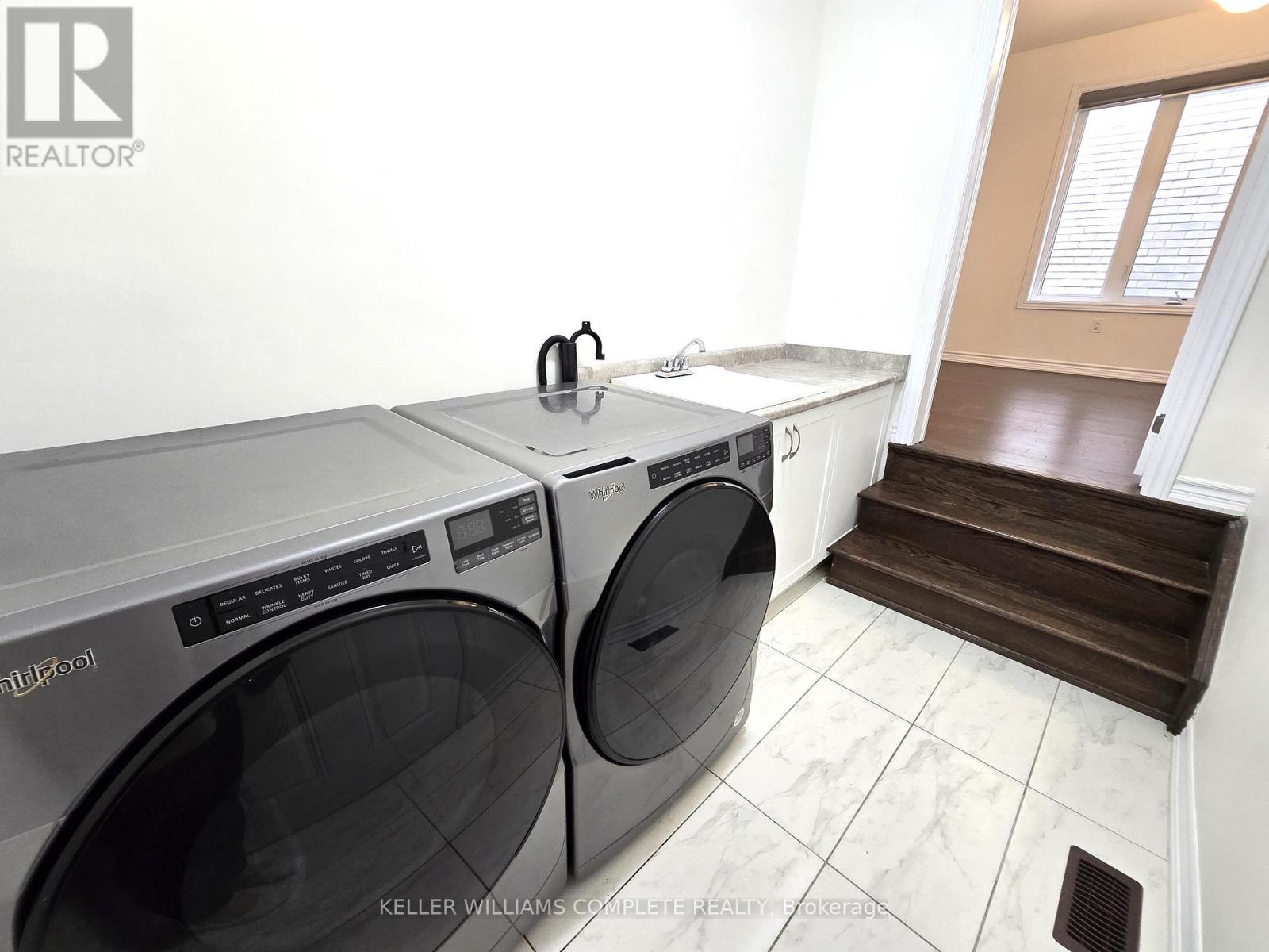 24 Del Grappa Street, Caledon, Ontario  L7C 4L1 - Photo 15 - W12178777