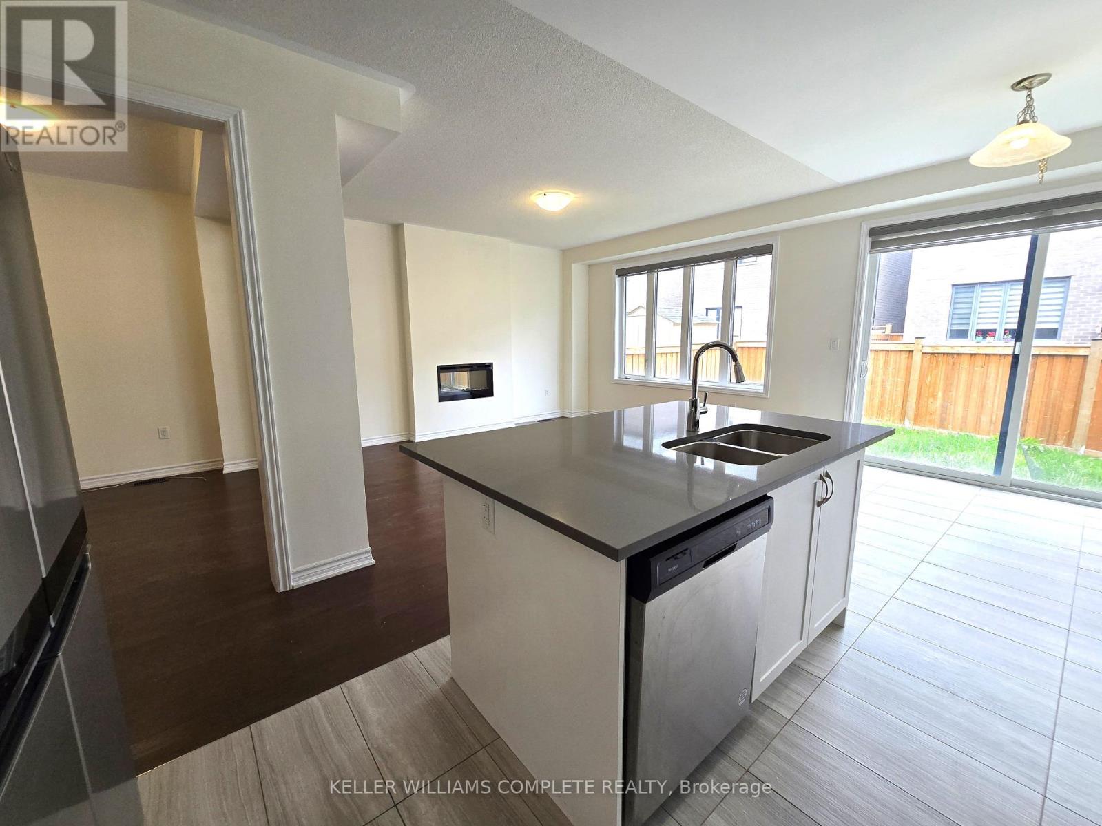 24 Del Grappa Street, Caledon, Ontario  L7C 4L1 - Photo 8 - W12178777