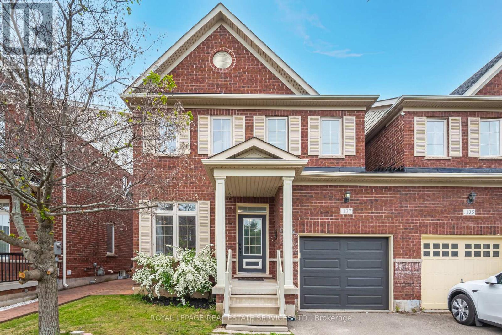 137 HOLMES CRESCENT, Milton, Ontario