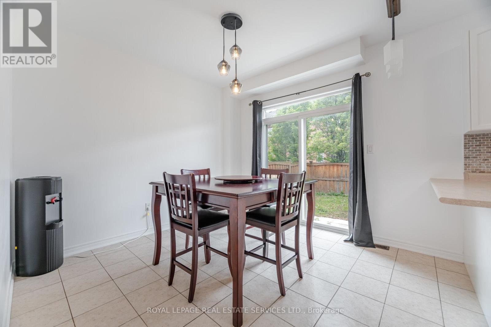 137 Holmes Crescent, Milton, Ontario  L9T 0V9 - Photo 15 - W12178806