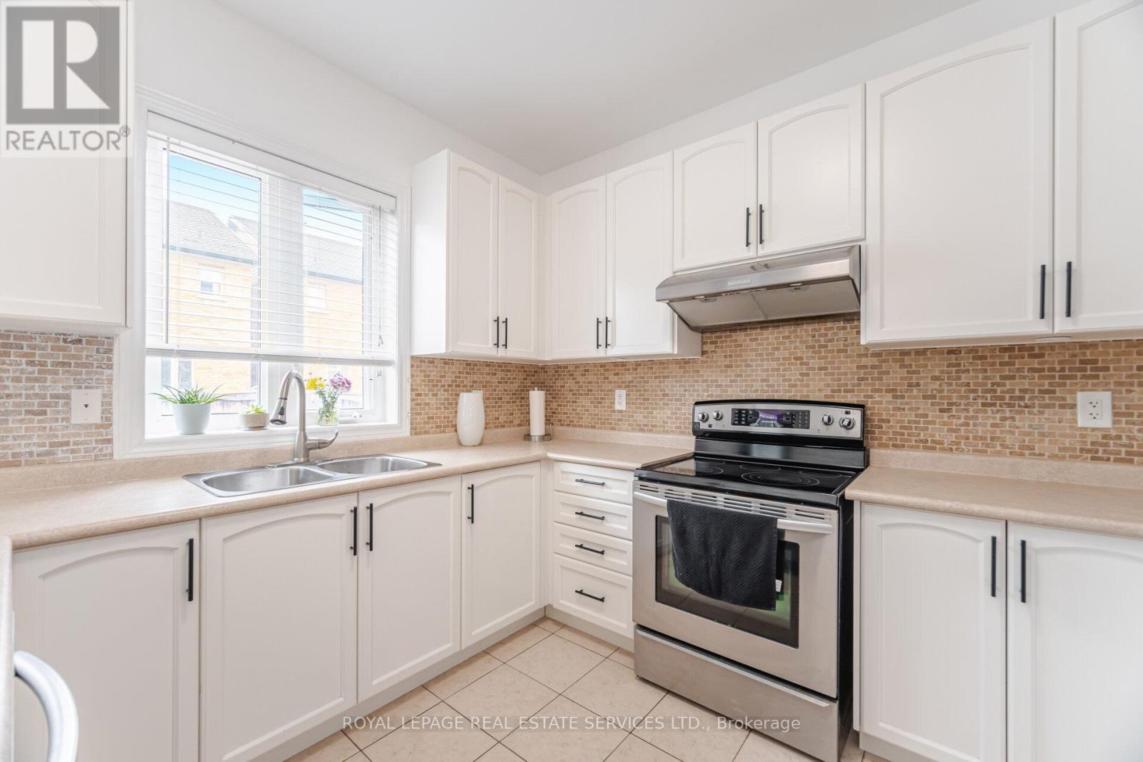 137 Holmes Crescent, Milton, Ontario  L9T 0V9 - Photo 19 - W12178806