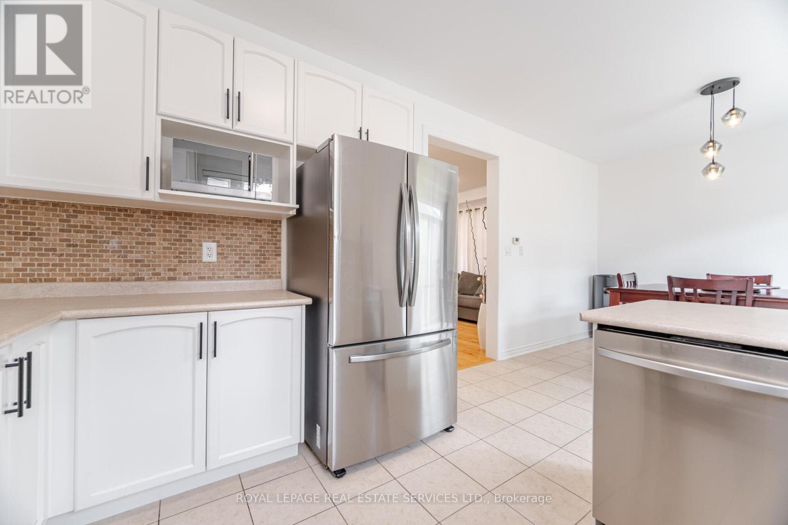137 Holmes Crescent, Milton, Ontario  L9T 0V9 - Photo 22 - W12178806