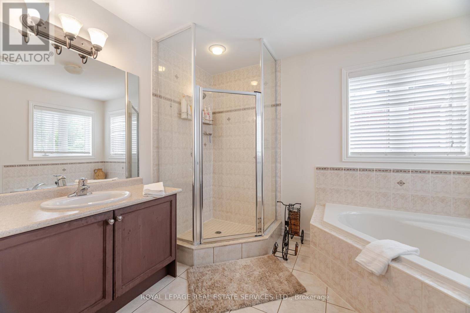 137 Holmes Crescent, Milton, Ontario  L9T 0V9 - Photo 31 - W12178806