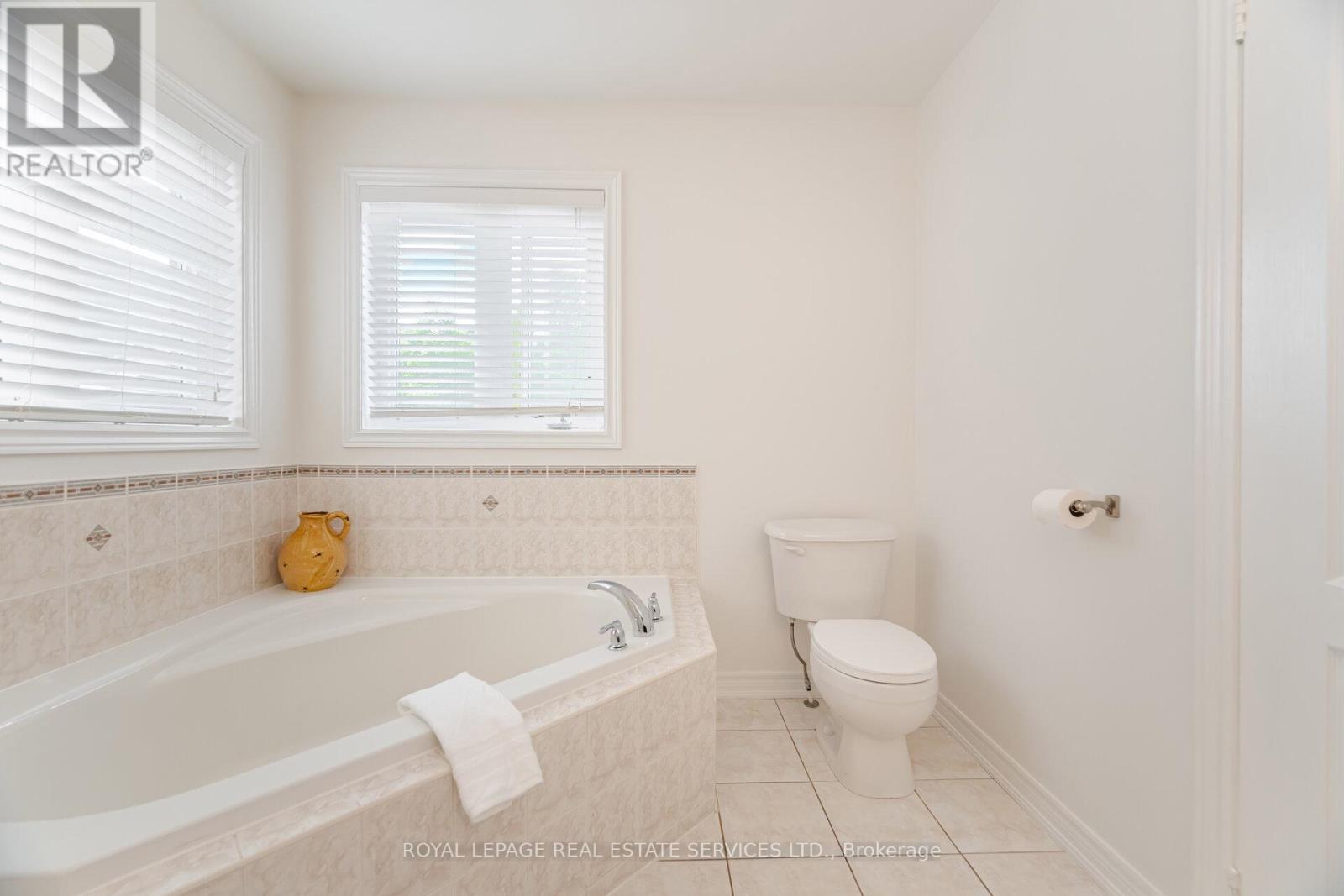 137 Holmes Crescent, Milton, Ontario  L9T 0V9 - Photo 32 - W12178806