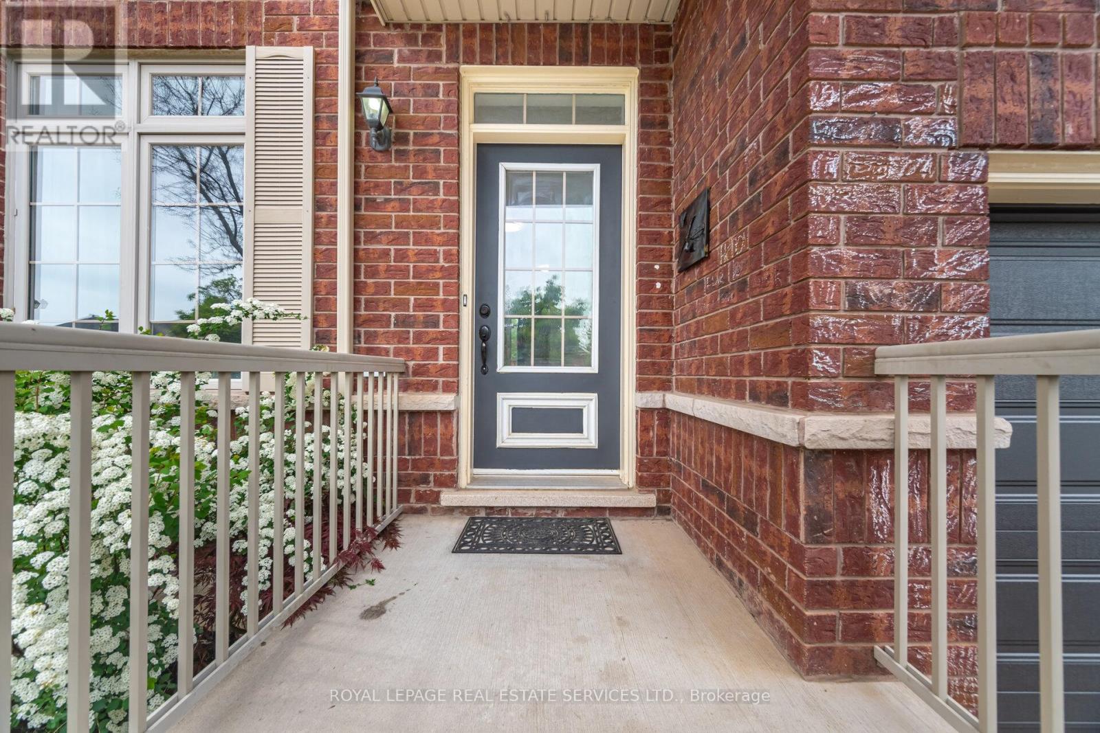 137 Holmes Crescent, Milton, Ontario  L9T 0V9 - Photo 6 - W12178806