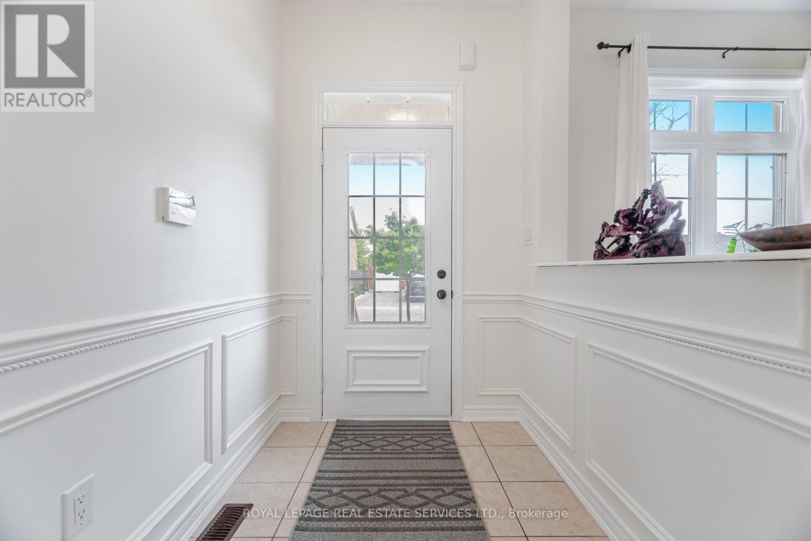 137 Holmes Crescent, Milton, Ontario  L9T 0V9 - Photo 7 - W12178806