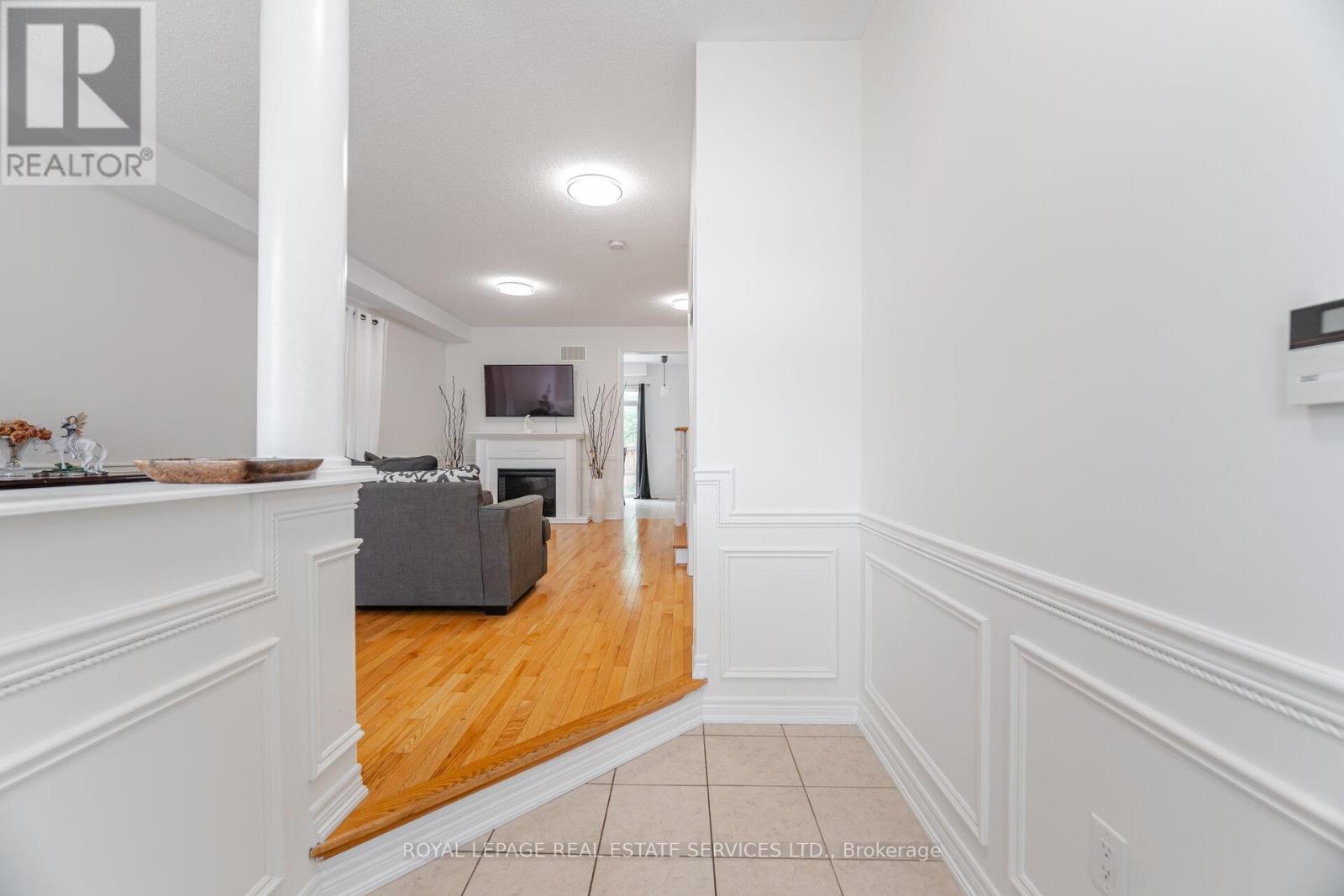 137 Holmes Crescent, Milton, Ontario  L9T 0V9 - Photo 8 - W12178806