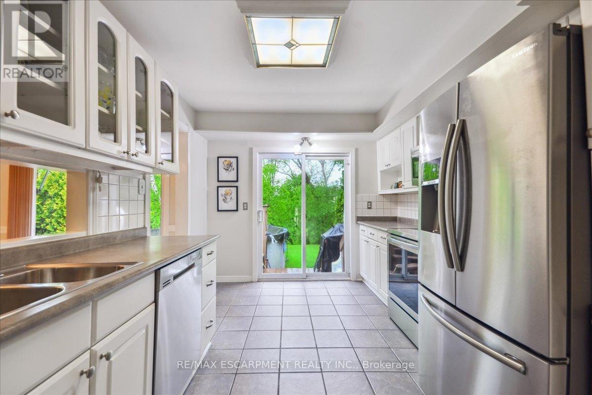 53 Nadia Place, Oakville, Ontario  L6H 1K1 - Photo 13 - W12178822