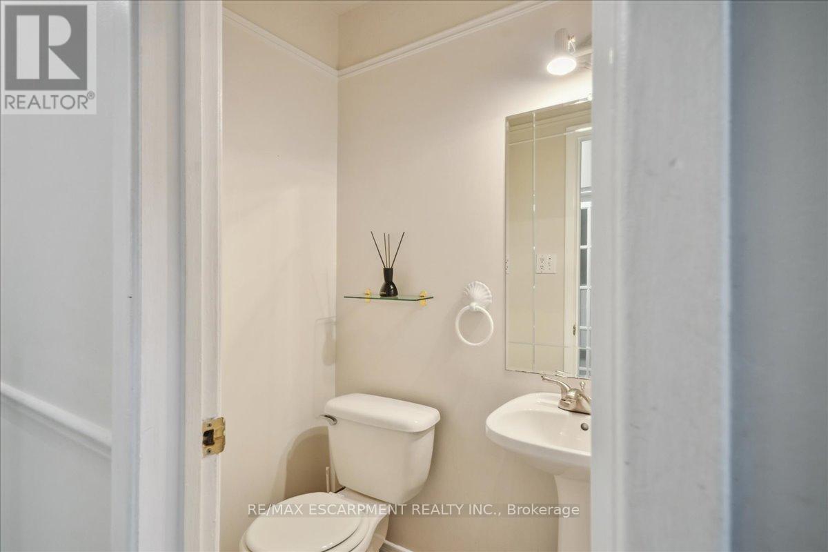 53 Nadia Place, Oakville, Ontario  L6H 1K1 - Photo 31 - W12178822