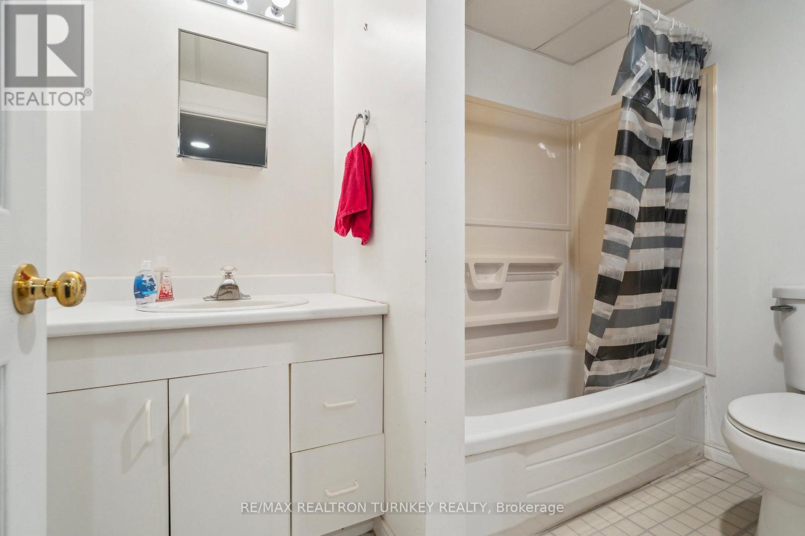 41 Goldsmith Crescent, Newmarket (Armitage), Ontario  L3X 1R4 - Photo 32 - N12178838