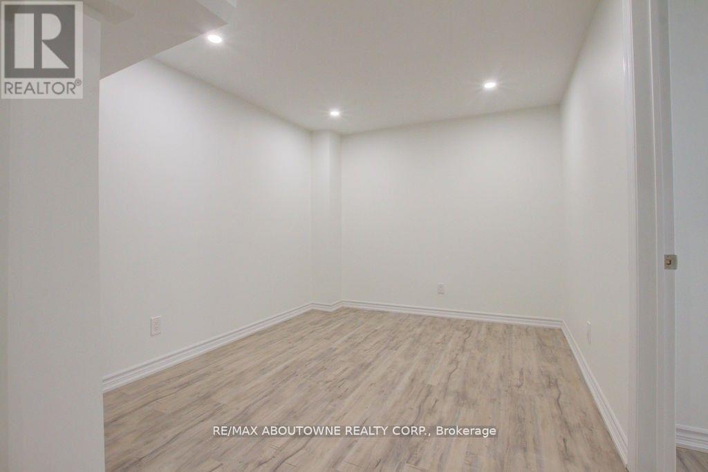 Lower - 80 Laurendale Avenue, Hamilton, Ontario  L0R 2H3 - Photo 5 - X12178687