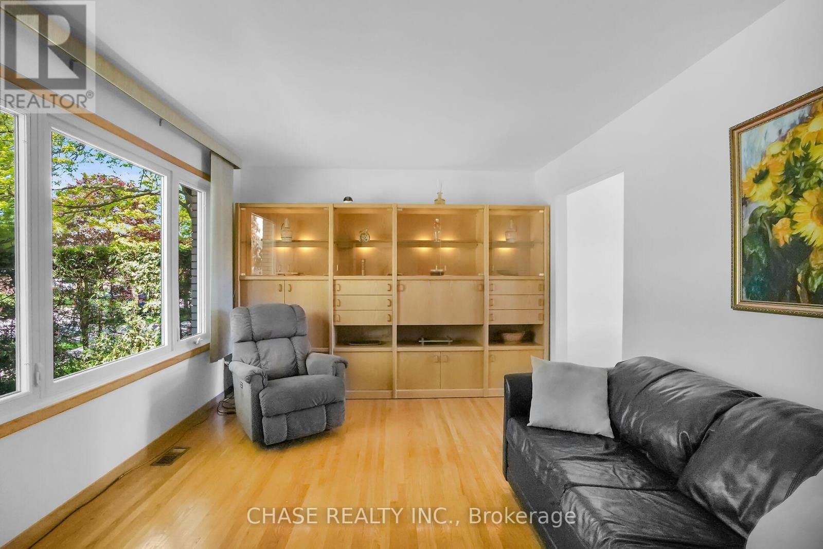 51 Woodrow Crescent, London South, Ontario  N6E 1E7 - Photo 3 - X12178745