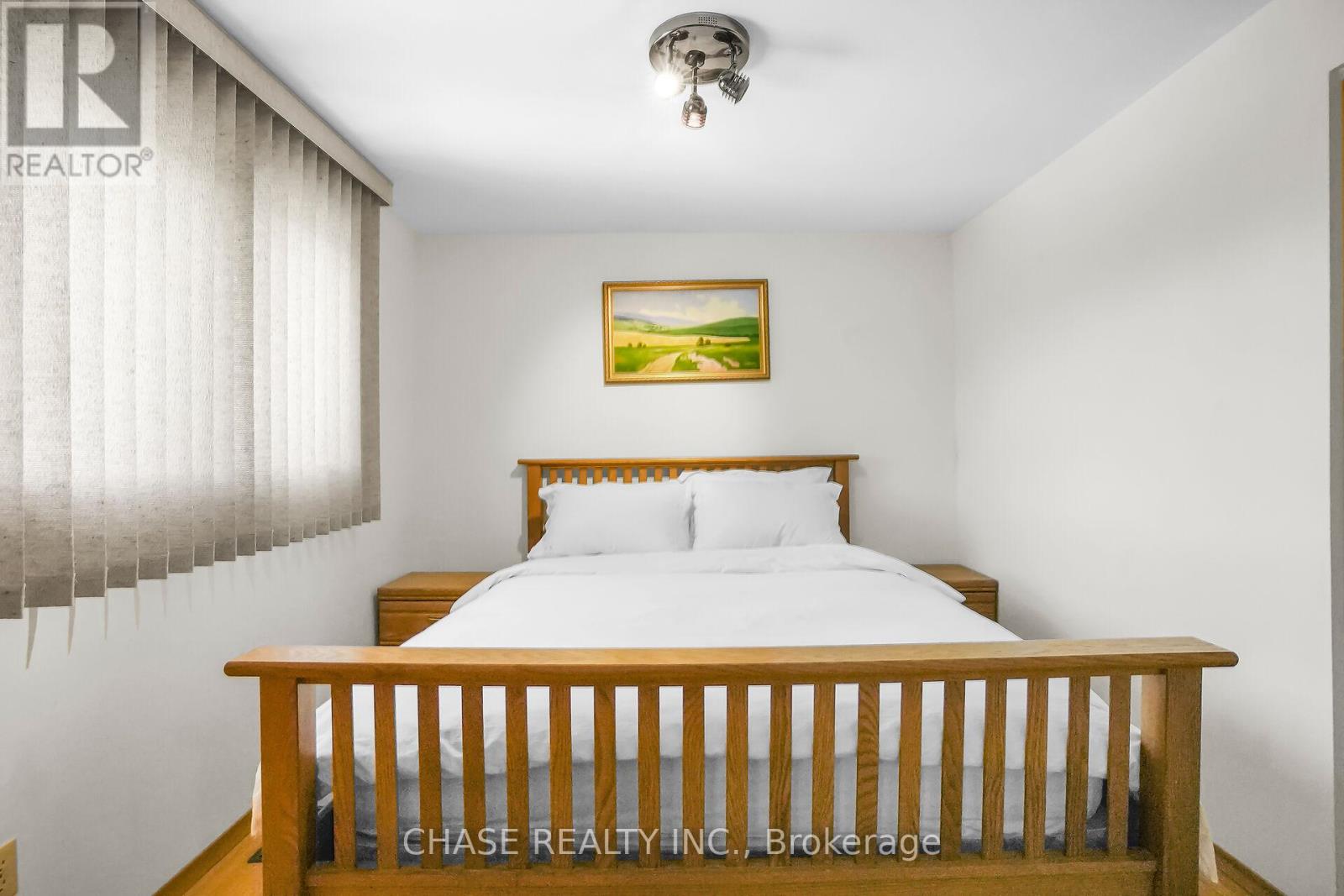 51 Woodrow Crescent, London South, Ontario  N6E 1E7 - Photo 8 - X12178745