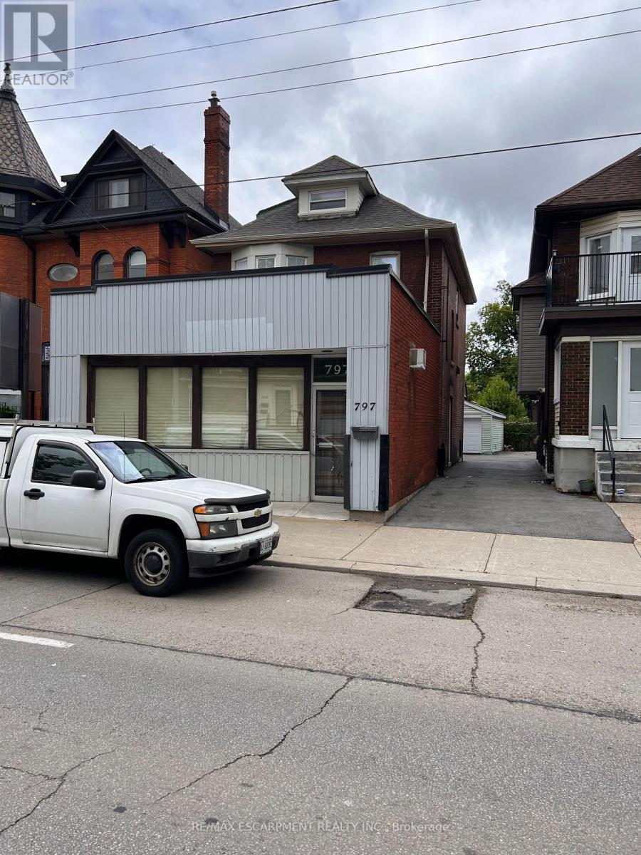 797 Main Street E, Hamilton (Gibson), Ontario  L8M 1L5 - Photo 2 - X12178770