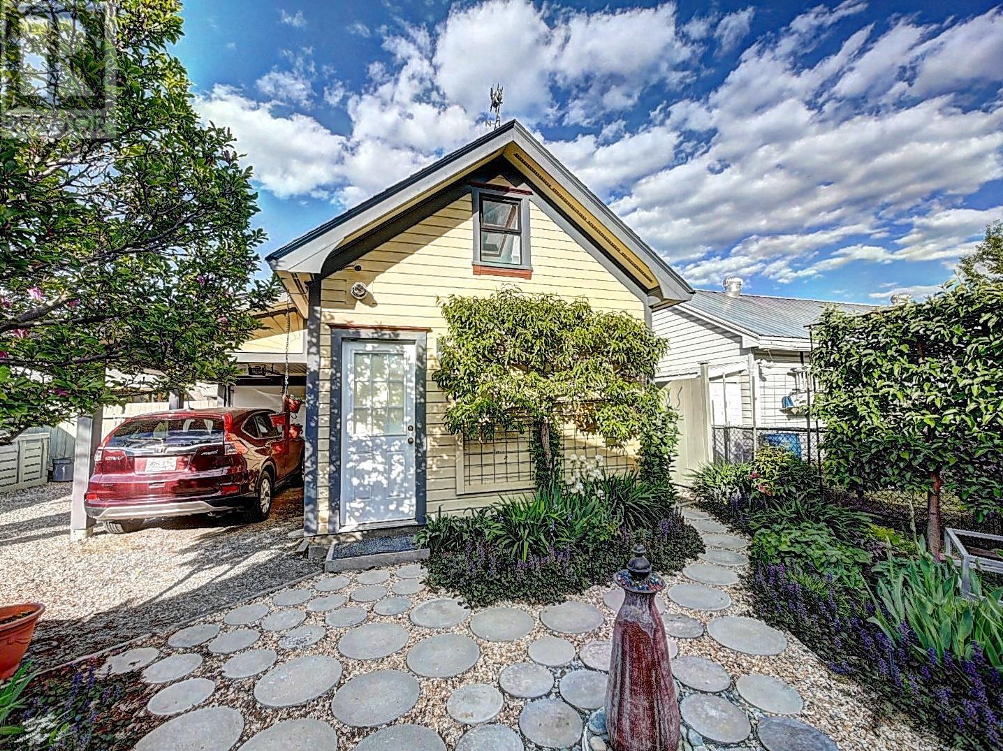 7298 18TH Street, Grand Forks, BC V0H1H0