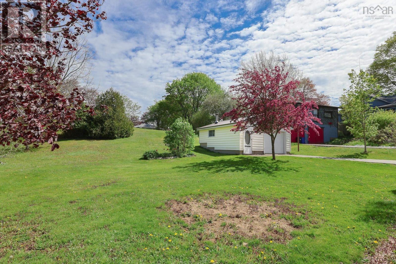 Property at 221 Empire Street image 2