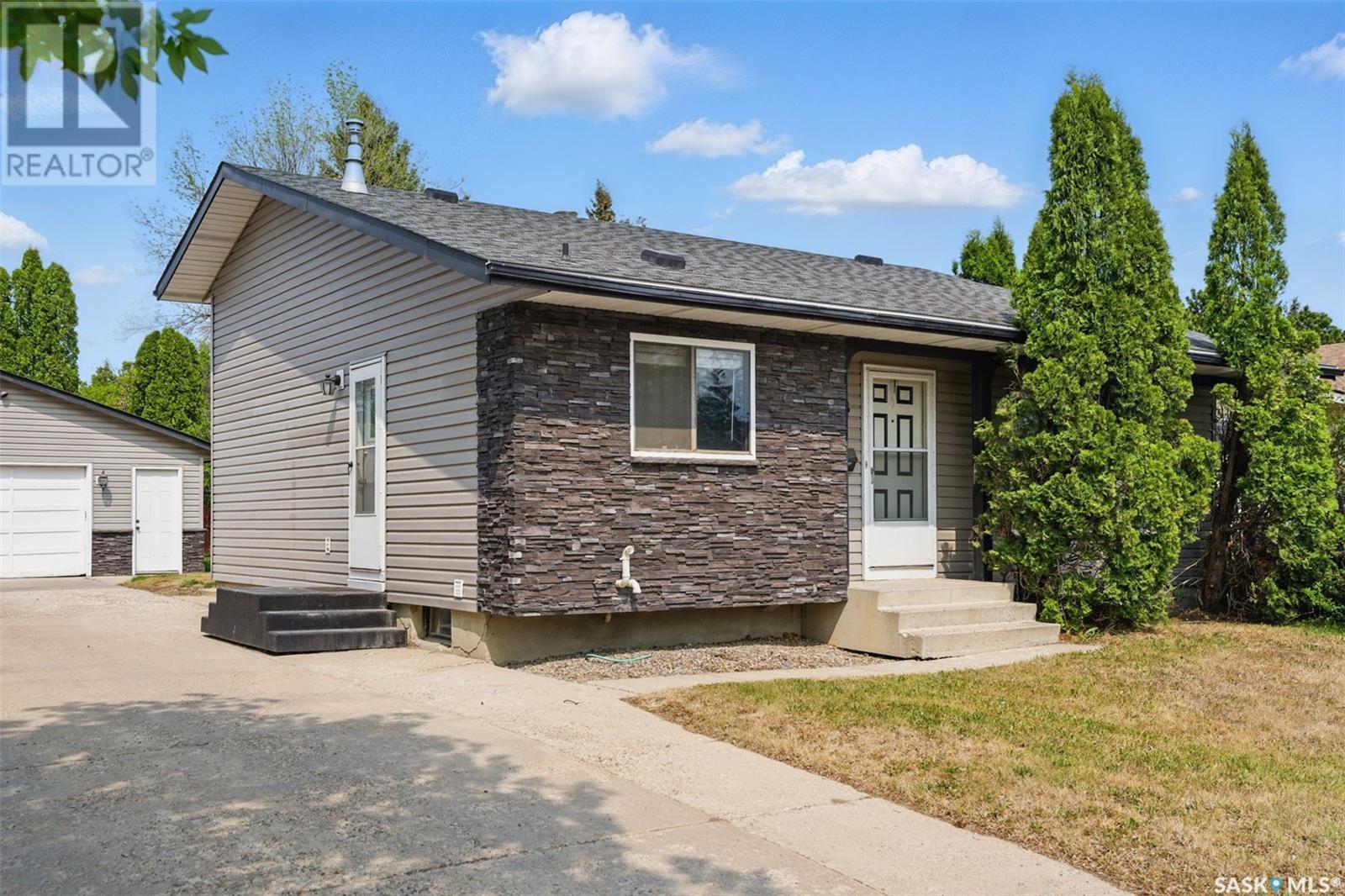 Property at 3827 Taylor STREET E image 2