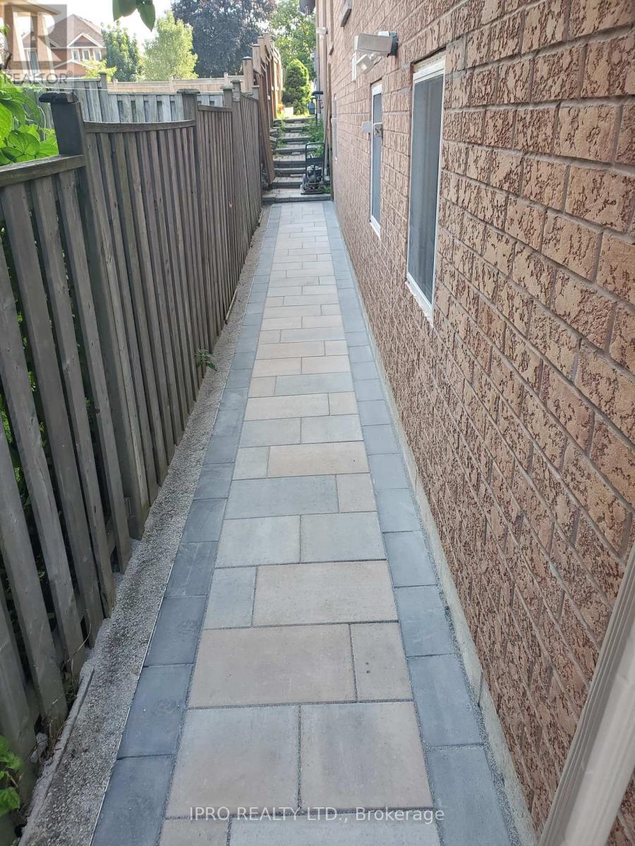 5265 Springbok Crescent, Mississauga (Hurontario), Ontario  L4Z 3J9 - Photo 2 - W12178839